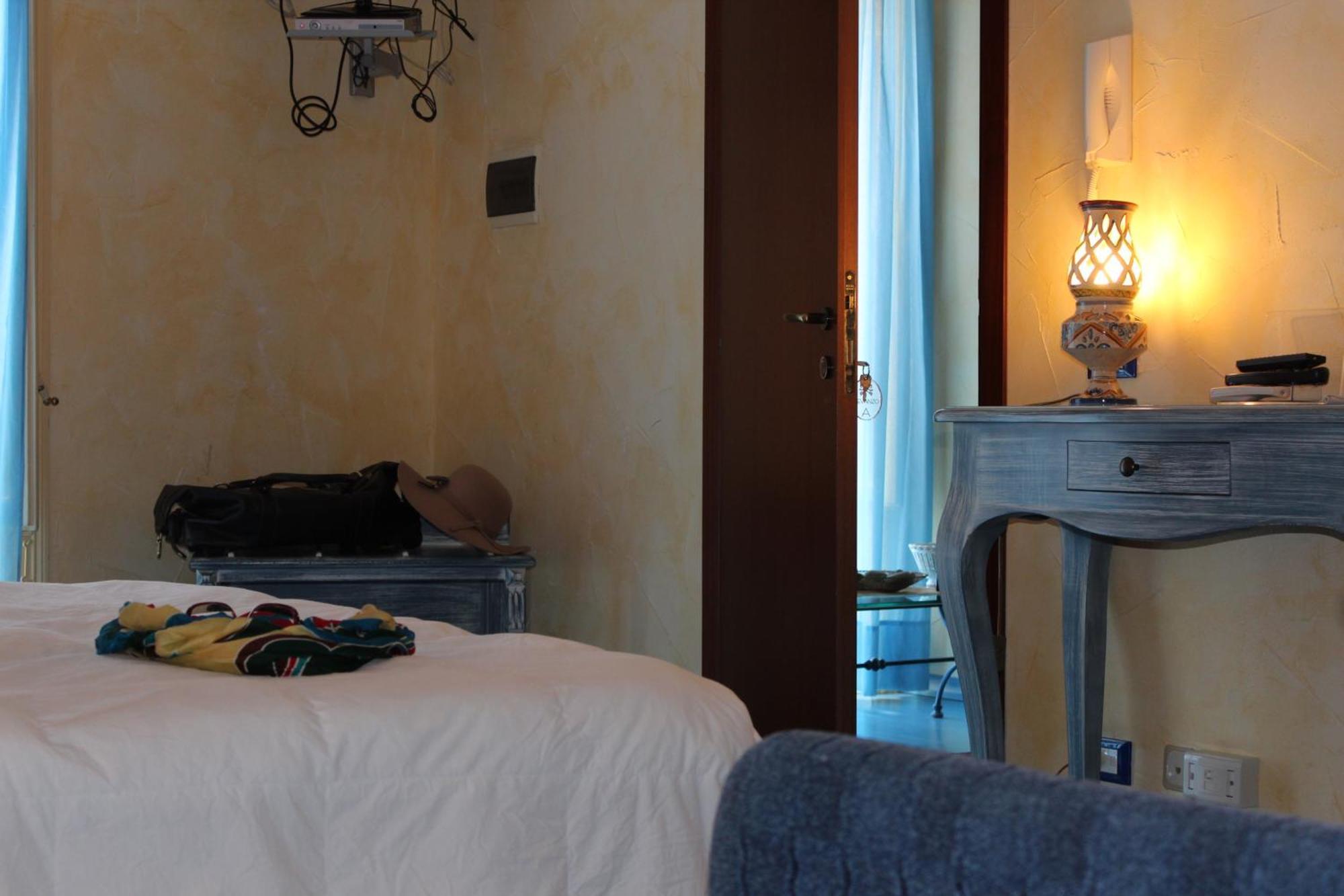 Hotel Residence Le Chiavi Di San Francesco Trapani Rum bild