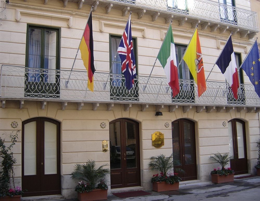 Hotel Residence Le Chiavi Di San Francesco Trapani Exteriör bild